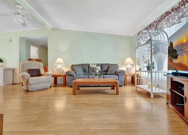 Property at 19 La Puerta Del Norte, Fort Pierce, FL 34951, 2 beds, 2 baths