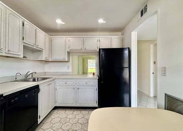 Property at 7600 NW 5th Pl #102, Margate, FL 33063, 2 beds, 2 baths