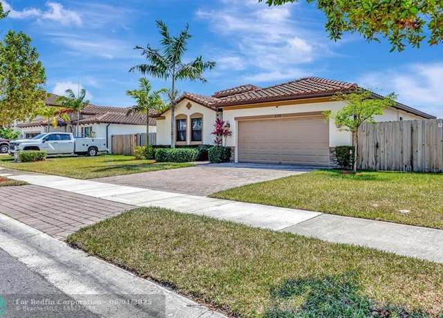 Property at 2574 SE 2nd St, Homestead, FL 33033, 4 beds, 3 baths