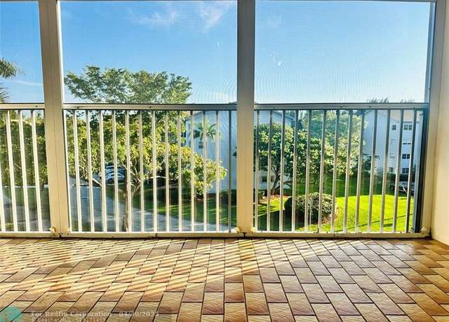 Property at 12500 SW 5th Ct #410, Hollywood, FL 33027, 2 beds, 2 baths