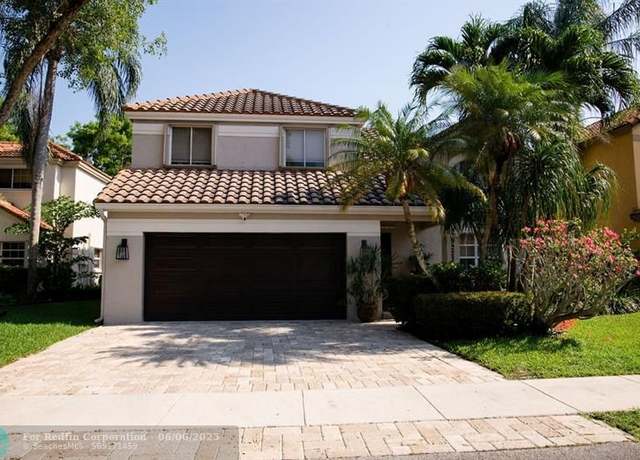 Property at 9223 Greenbrier Ct, Davie, FL 33328, 4 beds, 2.5 baths
