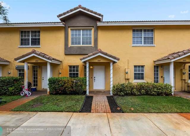 Property at 4367 NW 69th Ter #4367, Fort Lauderdale, FL 33319, 2 beds, 2.5 baths