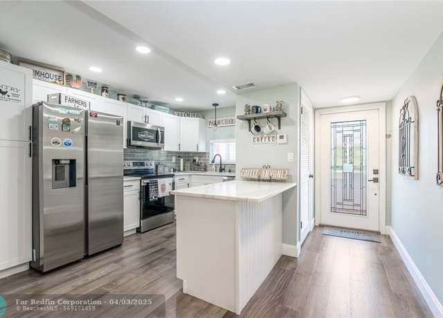 Property at 9811 N Hollybrook Lake Dr #204, Pembroke Pines, FL 33025, 2 beds, 2 baths