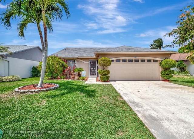 Property at 5065 Arbor Glen Cir, FL 33463, 2 beds, 2 baths