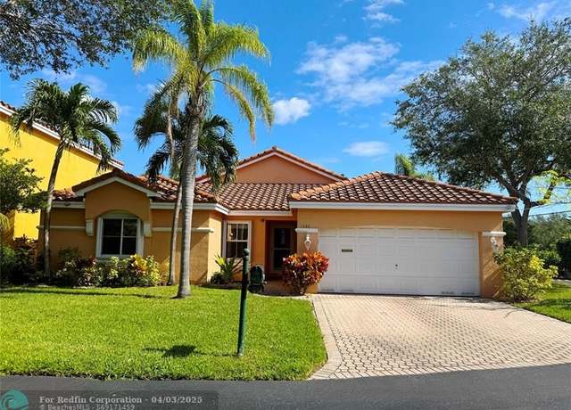 Property at 1585 S Trafalgar Cir, Hollywood, FL 33020, 3 beds, 2 baths