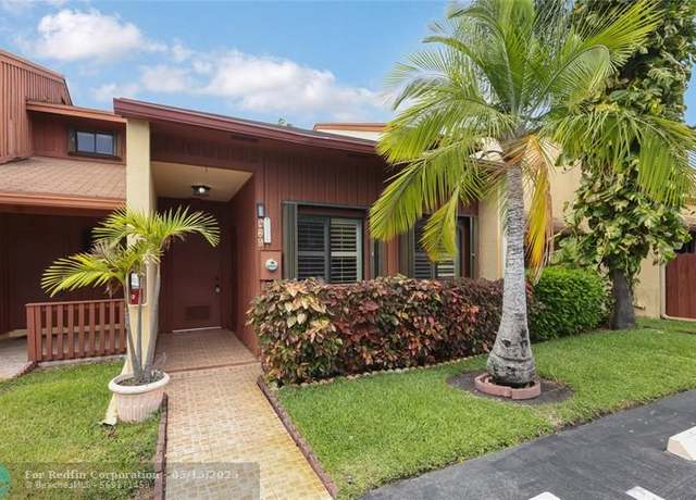 Property at 426 SE 11th Ter, Dania, FL 33004, 2 beds, 2 baths