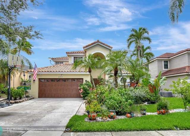 Property at 2811 Montevideo Ave, Hollywood, FL 33026, 4 beds, 2.5 baths