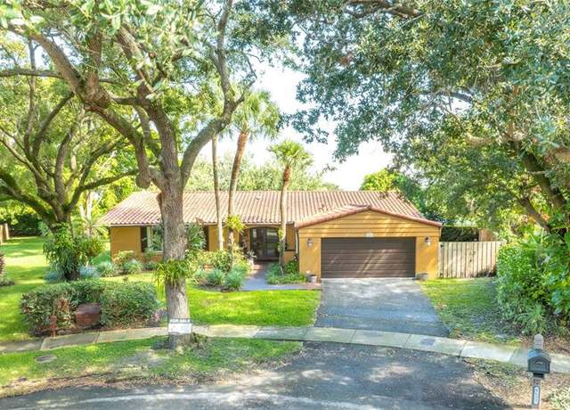Property at 8635 Menteith Ter, Miami Lakes, FL 33016, 3 beds, 2 baths