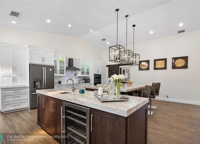 Property at 10278 Boca Woods Ln, Boca Raton, FL 33428, 3 beds, 2.5 baths