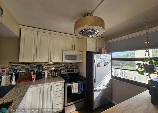 Property at 6085 Balboa Cir #303, Boca Raton, FL 33433, 2 beds, 2 baths