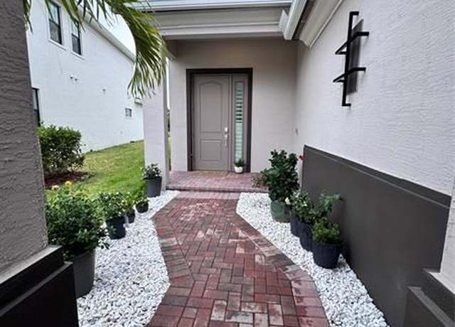 Property at 270 SE Fascino Cir, Port St. Lucie, FL 34984, 4 beds, 3.5 baths