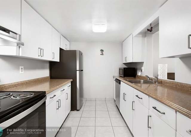 Property at 3220 N Pine Island Rd #508, Fort Lauderdale, FL 33351, 2 beds, 2.5 baths