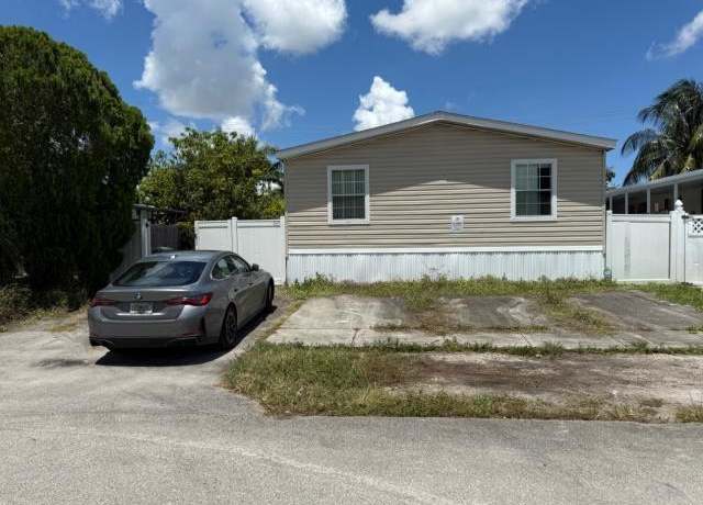 Property at 10139 Marlin Dr, Boca Raton, FL 33428, 4 beds, 2 baths