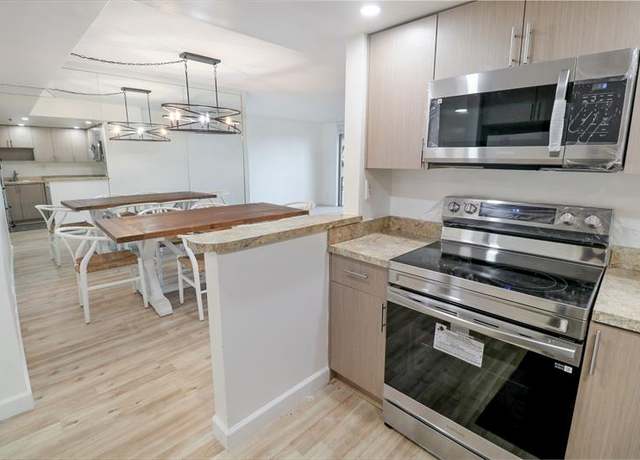 Property at 3300 W Rolling Hills Cir #503, Davie, FL 33328, 1 bed, 1.5 baths