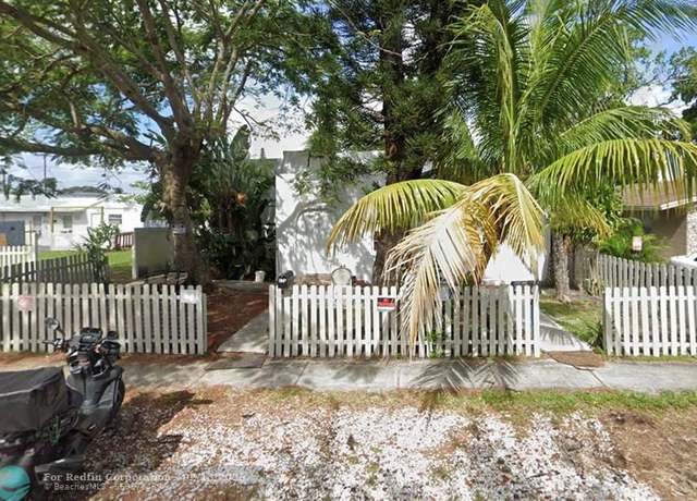 Property at 224 SW 14th St, Dania, FL 33004, 8 beds, 3 baths