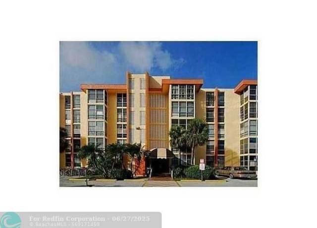 Property at 210 172nd St #532, Sunny Isles Beach, FL 33160, 1 bed, 1.5 baths