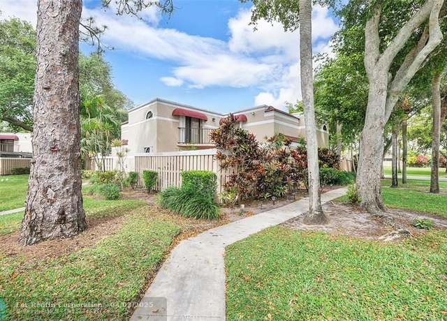 Property at 4260 Village Dr Unit C, Delray Beach, FL 33445, 3 beds, 3 baths