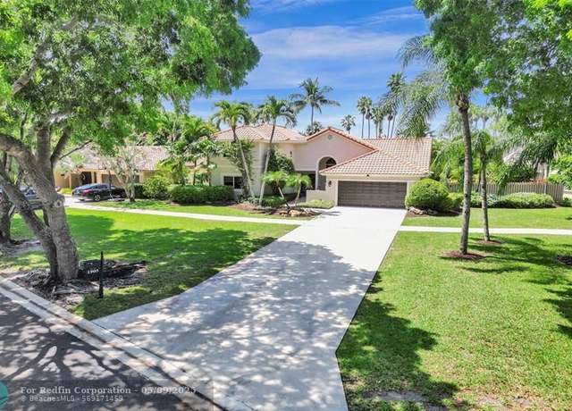 Property at 1905 River Oaks, Weston, FL 33326, 5 beds, 3.5 baths