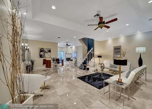 Property at 368 NE 7th Ave #368, Fort Lauderdale, FL 33301, 3 beds, 2.5 baths