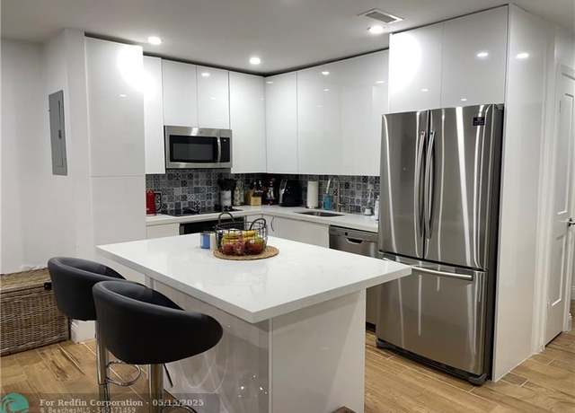 Property at 6389 E Bay Club Dr #2, Fort Lauderdale, FL 33308, 2 beds, 2 baths