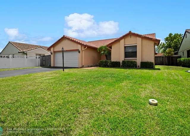 Property at 6341 Gauntlet Hall Ln, Davie, FL 33331, 3 beds, 2 baths