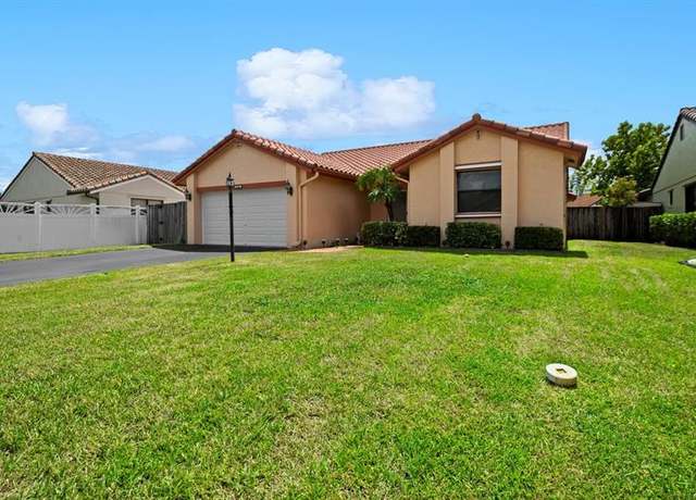 Property at 6341 Gauntlet Hall Ln, Davie, FL 33331, 3 beds, 2 baths