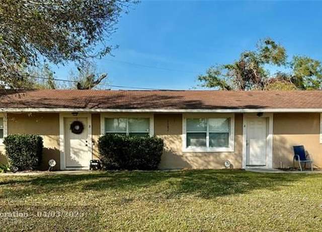 Property at 6602 Palomar Pkwy, Fort Pierce, FL 34951, 6 beds, 2 baths