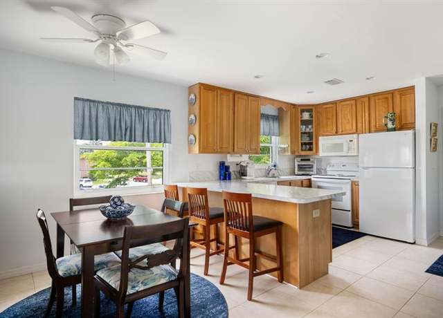 Property at 61 Woodland Dr Unit 201, Vero Beach, FL 32962, 2 beds, 2 baths