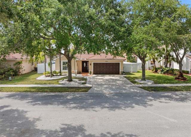 Property at 18532 NW 23rd St, Pembroke Pines, FL 33029, 3 beds, 2 baths