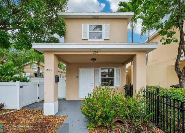 Property at 204 N D St, Lake Worth, FL 33460, 3 beds, 2 baths