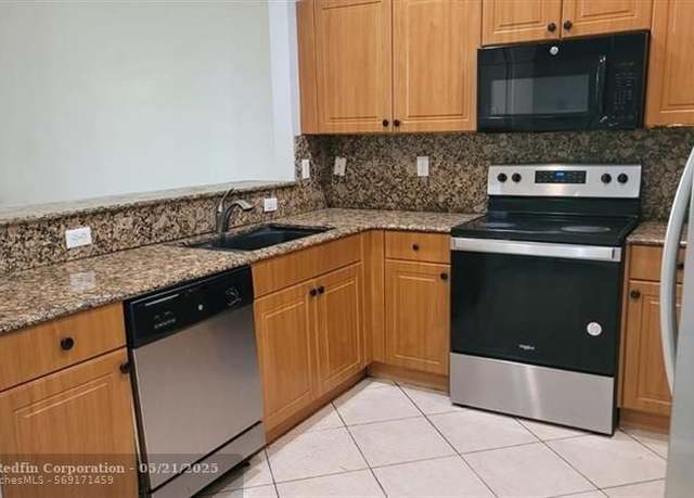 Property at 2880 SW 83rd Ave #103, Miramar, FL 33025, 3 beds, 2.5 baths