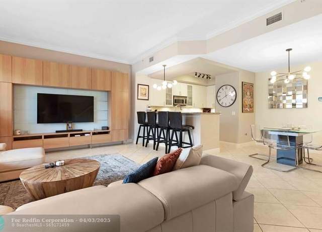 Property at 2601 NE 14th Ave #105, Wilton Manors, FL 33334, 2 beds, 2.5 baths