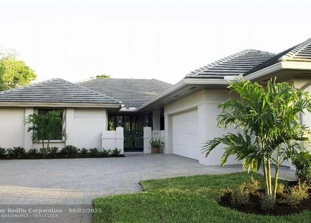 Property at 6102 SE Oakmont Pl, Stuart, FL 34997, 3 beds, 3 baths