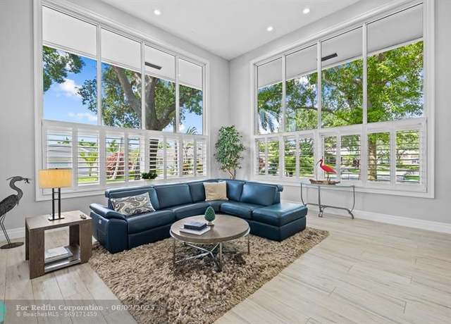 Property at 4500 NE 21st Ln, Fort Lauderdale, FL 33308, 5 beds, 4.5 baths