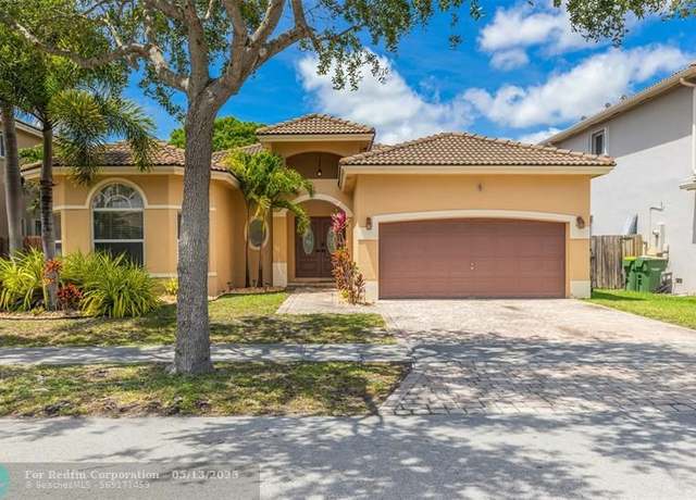 Property at 2015 SE 18th Ct, Homestead, FL 33035, 4 beds, 2.5 baths