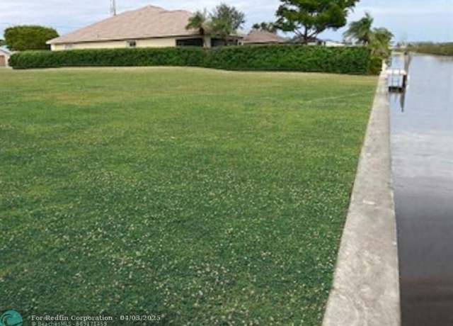 Property at 303 SE 1st Pl, Cape Coral, FL 33990
