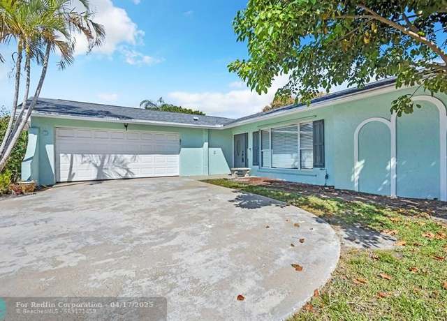 Property at 1171 Gloucester Ct, Wellington, FL 33414, 4 beds, 2 baths