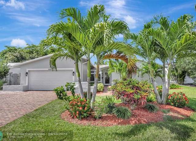 Property at 906 SE 10th St, Pompano Beach, FL 33060, 4 beds, 2 baths