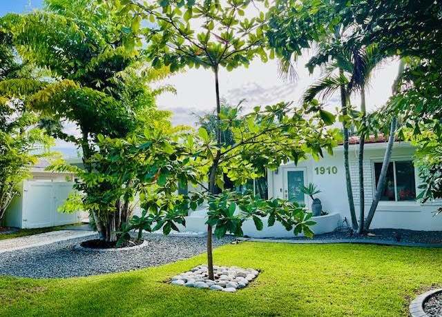 Property at 1910 NE 17th Ter, Fort Lauderdale, FL 33305, 3 beds, 2 baths