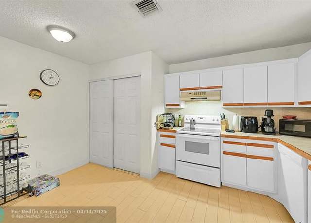 Property at 3602 NW 95th Ter #20, Sunrise, FL 33351, 3 beds, 2 baths