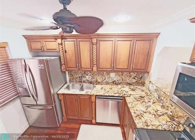 Property at 139 Sparrow Dr Unit 4B, Royal Palm Beach, FL 33411, 2 beds, 1.5 baths