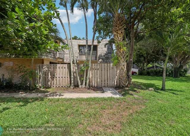 Property at 266 Arabian Rd, Palm Springs, FL 33461, 2 beds, 2 baths