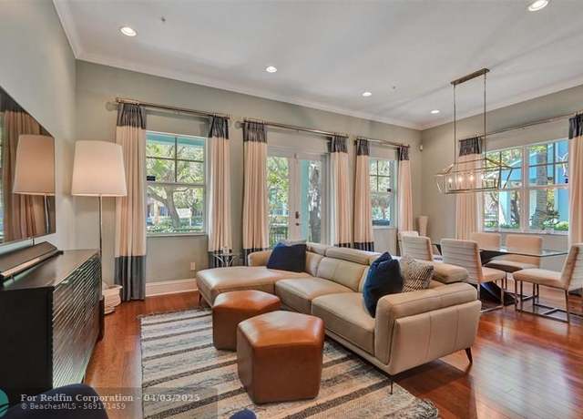 Property at 222 S Latitude Cir, Delray Beach, FL 33483, 3 beds, 2.5 baths