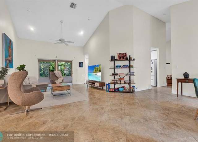 Property at 715 Birdie Ct, Delray Beach, FL 33445, 3 beds, 2.5 baths