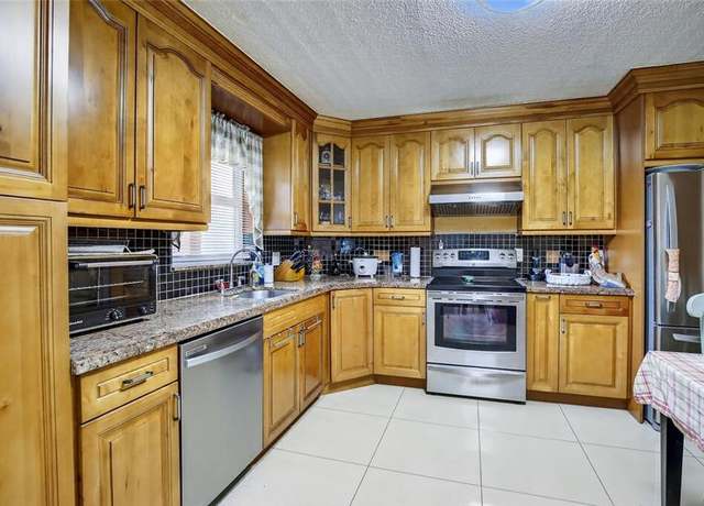 Property at 211 S Hollybrook Dr #107, Pembroke Pines, FL 33025, 2 beds, 2 baths
