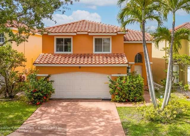 Property at 1430 N Trafalgar Cir, Hollywood, FL 33020, 3 beds, 2.5 baths