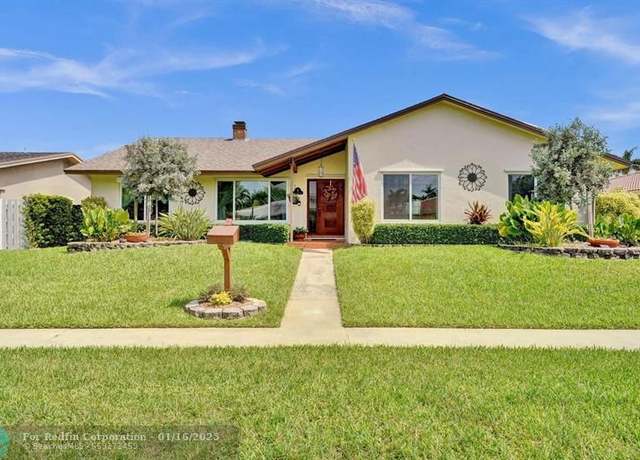 Property at 211 SE 2nd Ter, Dania, FL 33004, 5 beds, 3 baths