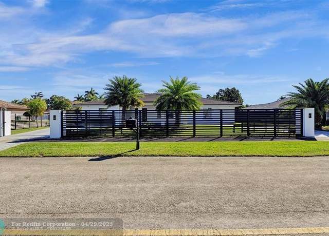Property at 3001 SW 111th Ave, Miami, FL 33165, 4 beds, 3 baths