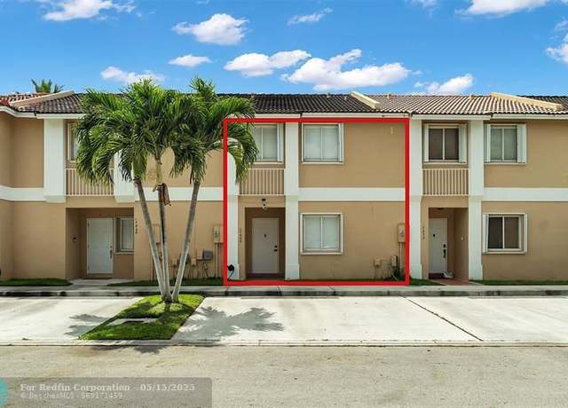 Property at 17840 SW 141st Ct, Miami, FL 33177, 3 beds, 2.5 baths