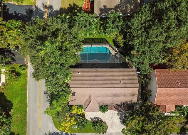 Property at 7501 Red Bay Pl, Coral Springs, FL 33065, 5 beds, 2.5 baths